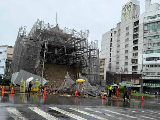 豪大雨傳災情！國定古蹟府城大東門側牆局部崩落　南市府緊急防護支撐