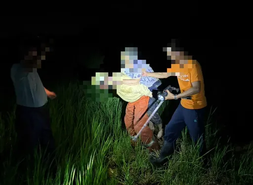 桃園市消防局特搜救犬精準搜尋　失聯民眾平安獲救
