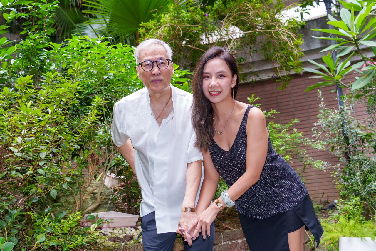 70歲姜厚任駁酸民謾罵!攜小2輪女友現身 交往原因超Man