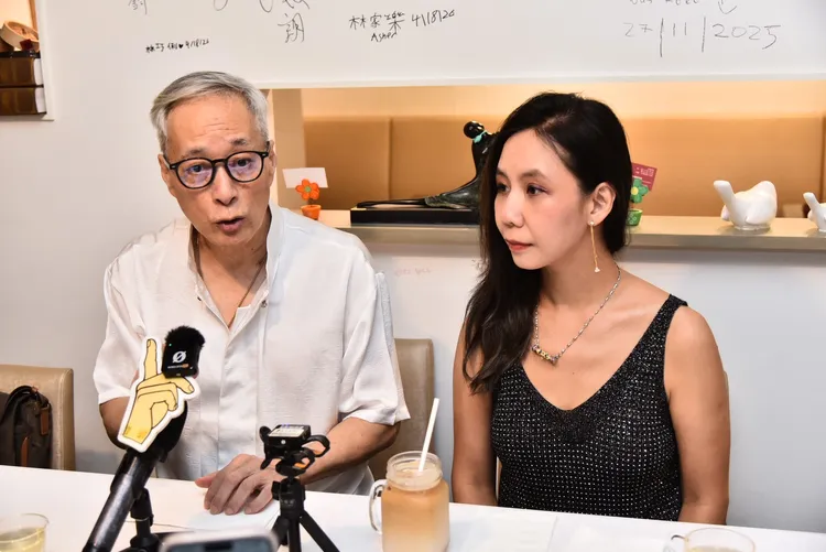 姜厚任（左）心疼童芯被騙。彭欣偉攝