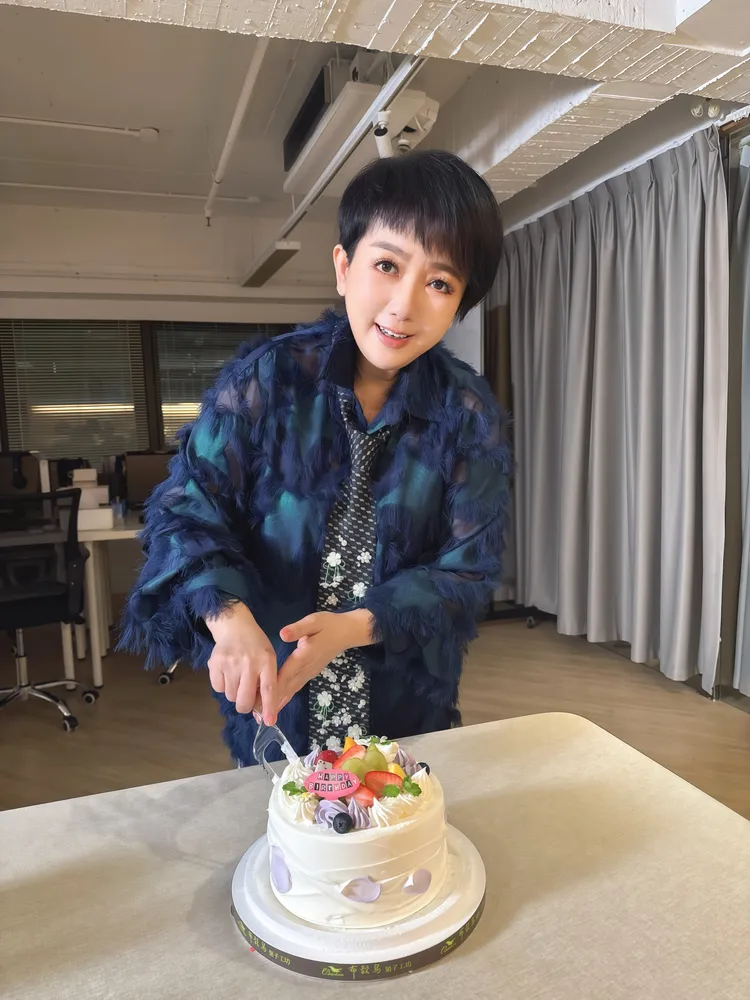 周思潔66歲生日許下願望喊話粉絲 重新定義人生。萊格悠國際文化有限公司提供