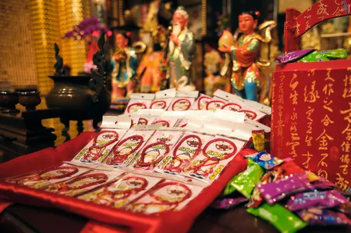 台中樂成宮尋回被偷月老神像　今七夕擲聖筊領紅線、喜糖