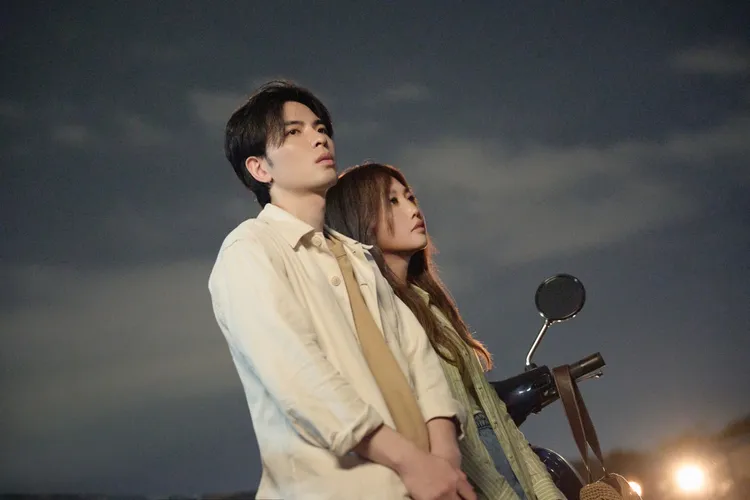 金曲歌王蕭敬騰 X 金曲歌后A-Lin首度夢幻聯手合唱《愛上你不是我決定》。索尼音樂提供