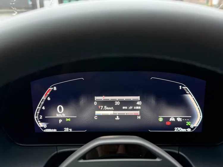新CX-5採用10.25吋全數位多功能儀錶，不僅資訊呈現更加完整，介面主題也重新設計，與CX-60維持不同風格，讓整體座艙更有新世代車款的科技感。林浩昇攝