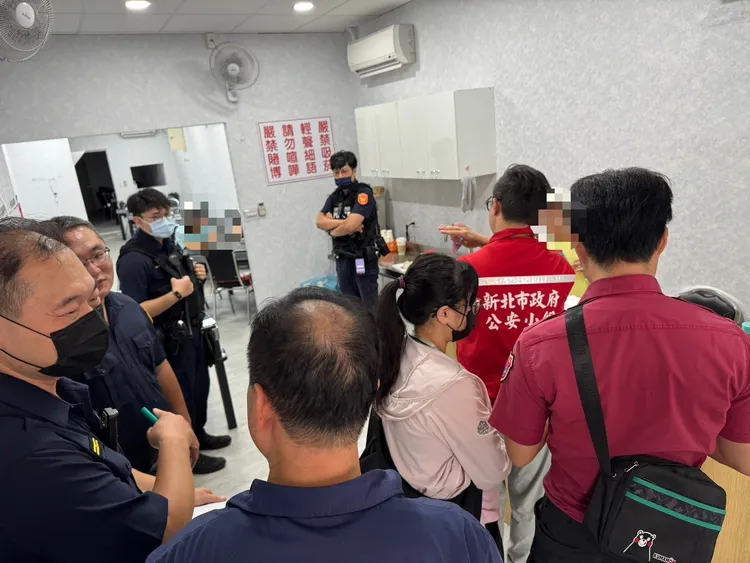 蘆洲警聯手市府突襲休閒會館，直接斷水斷電。翻攝畫面