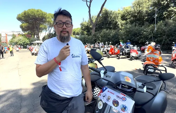 台灣Vespa中區經銷商老闆滕維仁特地從波隆那騎車南下羅馬，以近600公里的旅程完成此次80周年朝聖。林浩昇攝