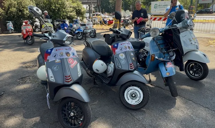 來自台灣的車隊共有兩台Vespa Sprint 150遠征來到羅馬，車頭更有專屬TAIWAN旗幟象徵台灣亦是這文化盛宴的一份子。林浩昇攝