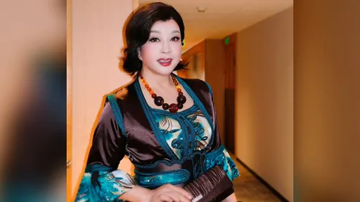 「白天撕番位、晚上做愛」1980年就存在！資深影后自傳揭「劇組夫妻」內幕
