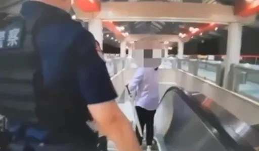 女搭北捷「長傘阻道」引糾紛　車廂內咆哮被趕下車