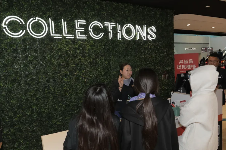 昇恆昌免稅商店第一線人員介紹商品及服務流程，讓院生實際認識免稅商店接待旅客的工作，接觸不同工作面向。昇恆昌免稅商店提供