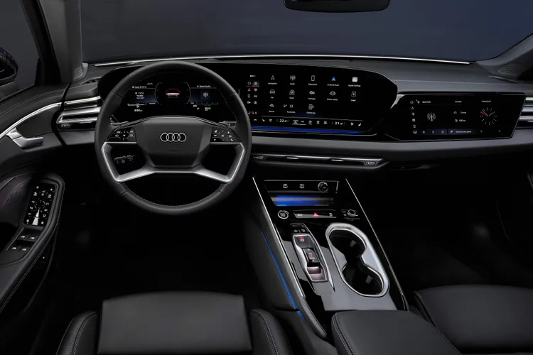 全新 A6 導入新世代 Digital Stage 數位座艙架構，整合數位儀表與大型 MMI 觸控螢幕，將科技感與豪華房車的座艙質感結合。