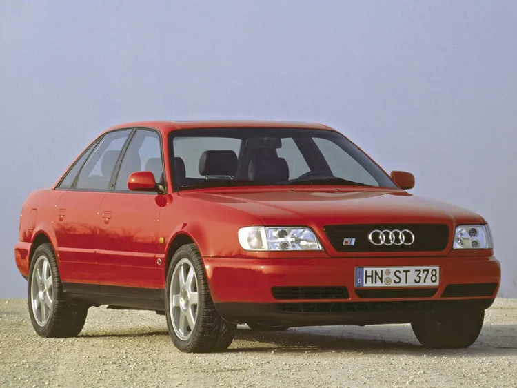 從第一代A6開始，Audi便透過S6將性能元素導入車系，搭配大排量引擎與quattro四輪驅動，建立A6家族的性能傳統。原廠照片