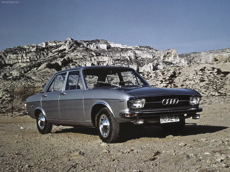 1968年誕生的Audi 100，是今日A6車系的重要歷史源頭，也替Audi打開高級中型房車市場，四代車型累積全球約320萬輛銷量。原廠照片