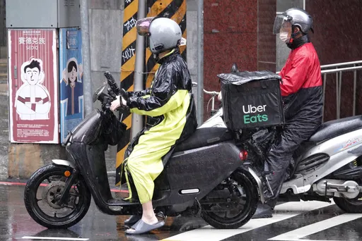 Uber Eats週五起多6元服務費！因應外送員獎酬　避免下週抗議