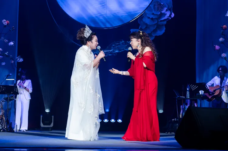 翁倩玉（右）今舉辦第二場60周年演唱會，邀來好友白冰冰擔任嘉賓。大大娛樂提供