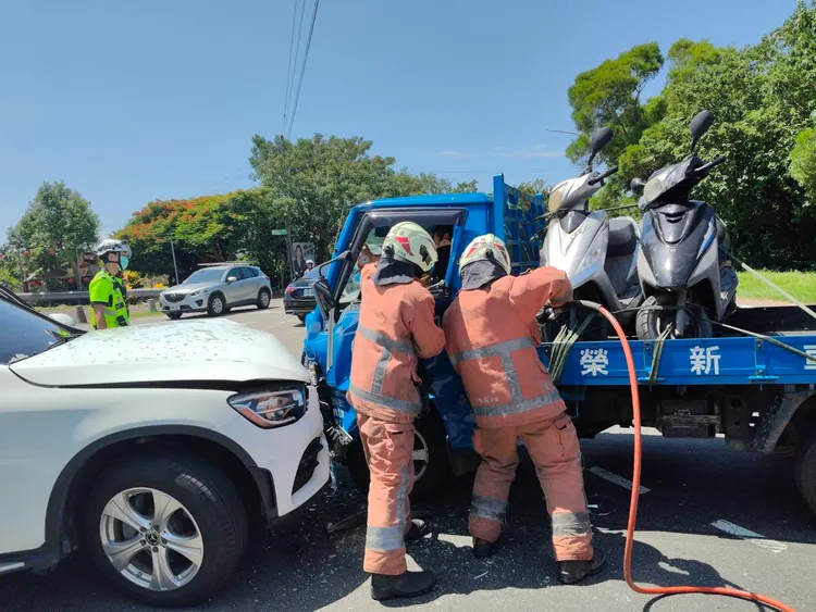 警消救援。新竹市消防局提供
