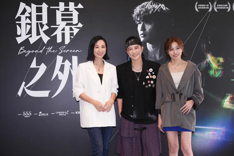 張芸京（中）擔任二胡演奏會幕後推手，好友潘奕如（左）與王瞳現身記者會助陣。彭欣偉攝