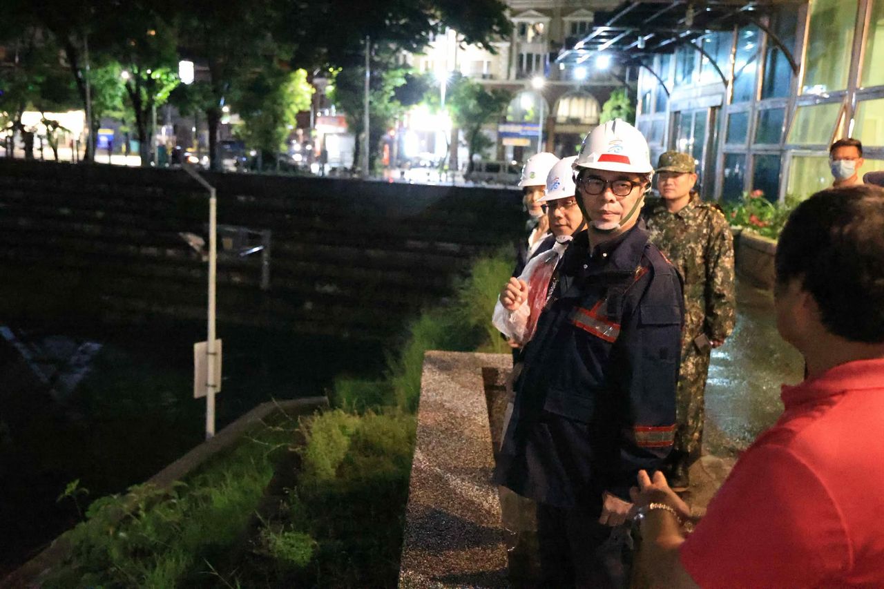 真是緊緊緊!陳其邁1天10勘災行程 還視訊向中央爭取防汛經費及災損補助