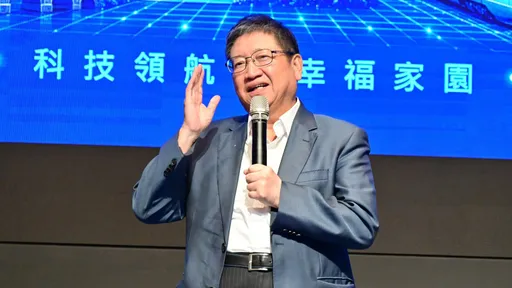 楊文科出國17次139天遊遍四大洲　她怒：你是當縣長 還是拍旅遊節目？
