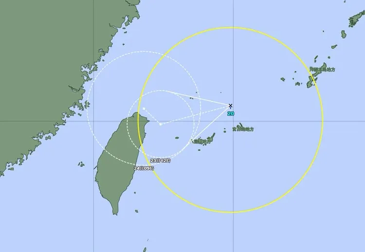 簡拉維颱風生成，與紫檀、沙德爾3颱共存。日本氣象廳