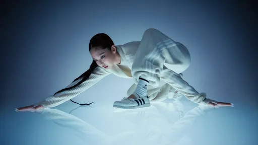 Jennie、adidas Originals聯名曝光　超美芭蕾鞋預備搶粉絲荷包