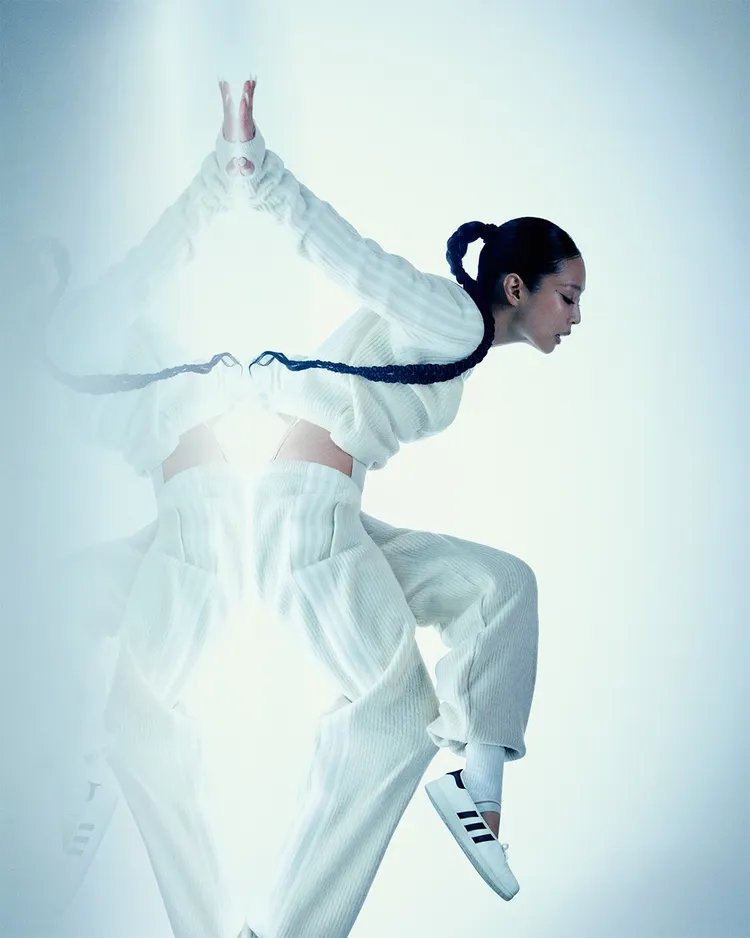 「adidas Originals by JENNIE」將於9月1日率先於韓國開賣。翻攝originals_kr IG