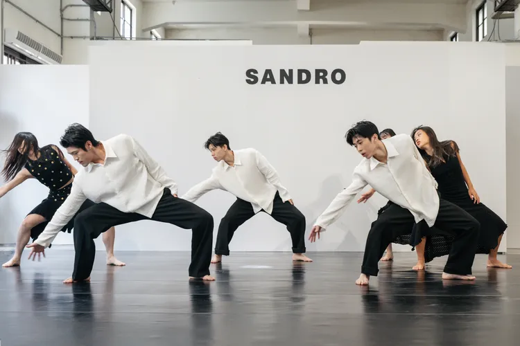 SANDRO攜手國立臺北藝術大學舞蹈學院學生帶來當代舞蹈演出。品牌提供