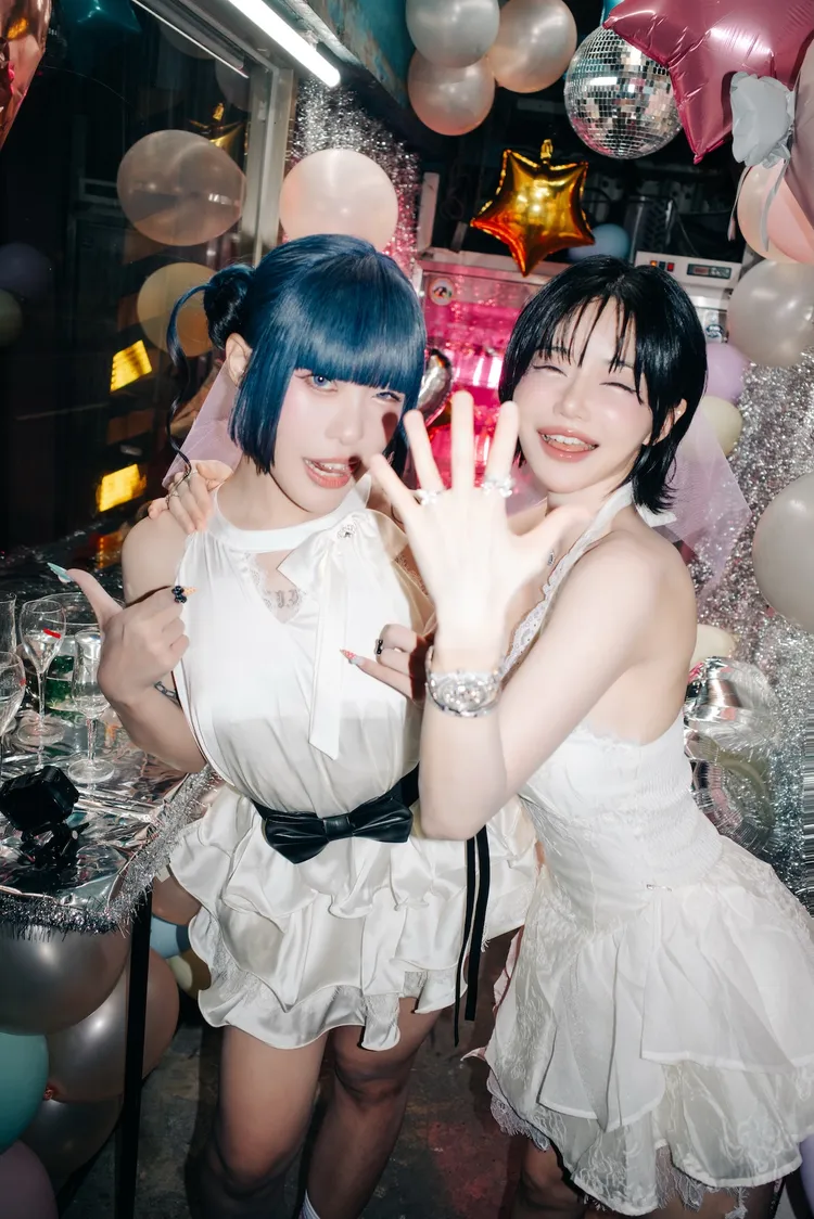 C.Holly（左）從網交DJ SODA到完成作品才花3個月。AOA星鏈艾歐亞提供