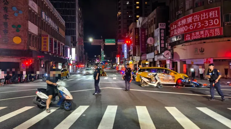 警方於現場引導車流。翻攝畫面