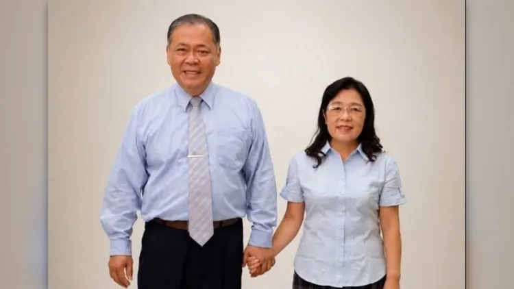 民進黨徵召吳淑瑾（右）代替夫婿陳光復（左）出征澎湖縣長，力拚延續執政。圖取自陳光復臉書