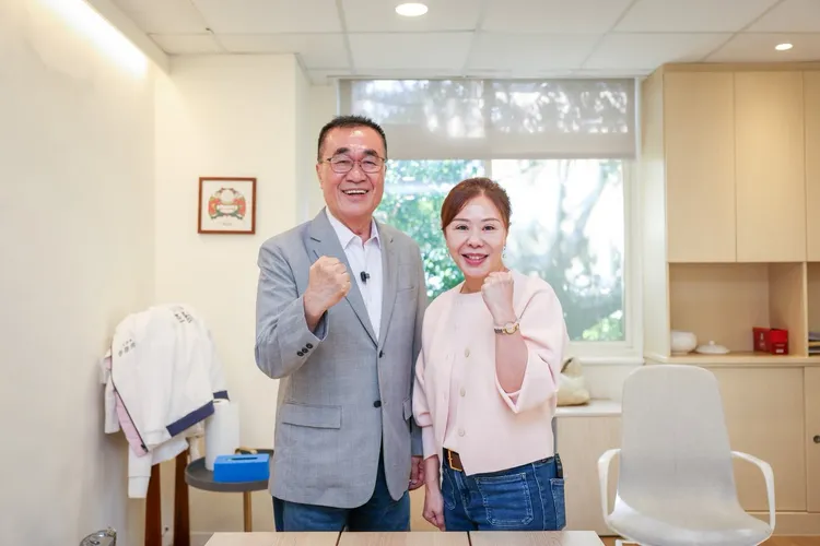 李彥秀認為國民黨將守住既有優勢，並擴大戰果，圖左為國民黨新北市長參選人李四川。圖取自李彥秀臉書