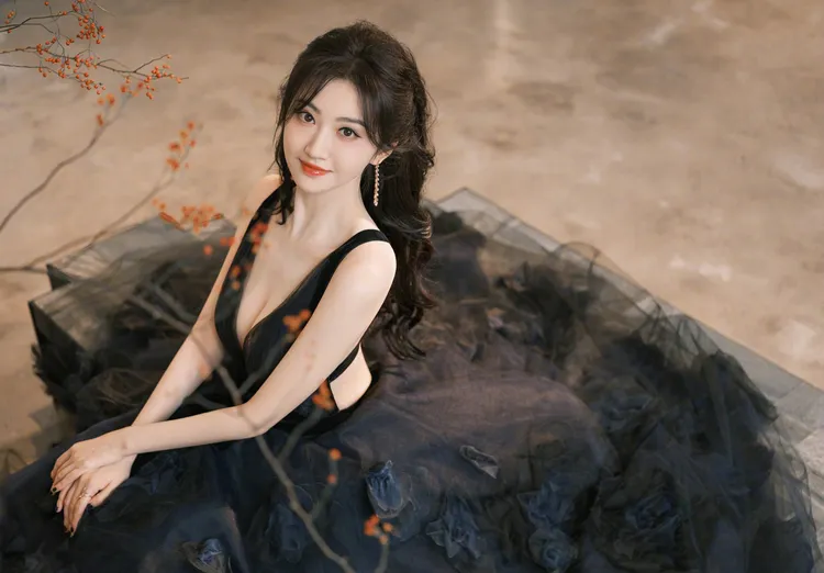 中國女星景甜代孕疑雲延燒。翻攝景甜微博
