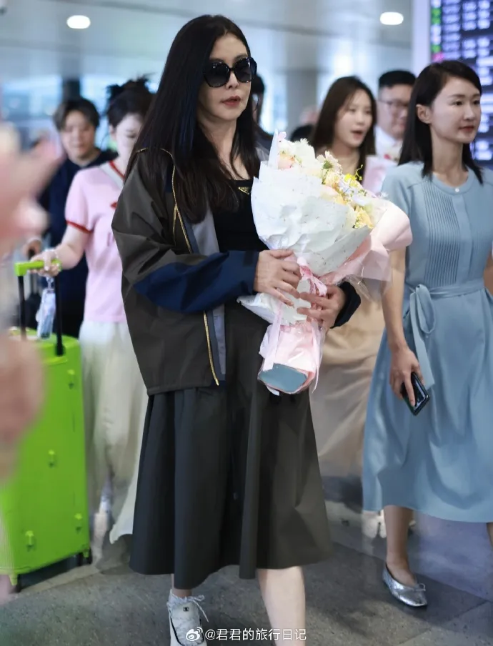 王祖賢女神氣場依舊。翻攝微博