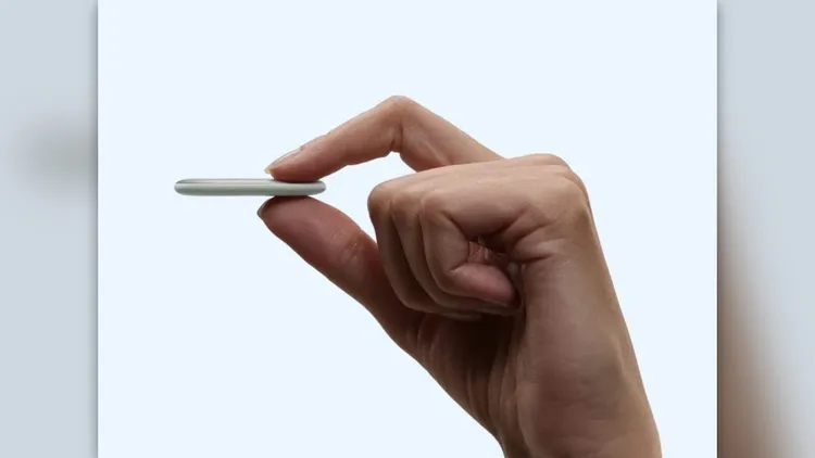 Pixel Tag支援超寬頻精確尋找與藍牙通道探測，並採用可自行更換的CR2032鈕扣電池，續航力超過一年，另具備IP67防塵抗水能力。Google提供