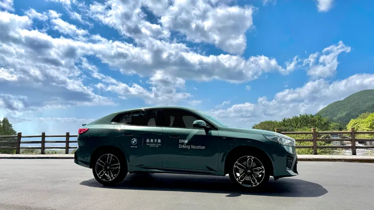 北投晶泉丰旅推出「風格悠旅」住房專案，入住即可體驗BMW X系列豪華運動休旅車。晶泉丰旅提供