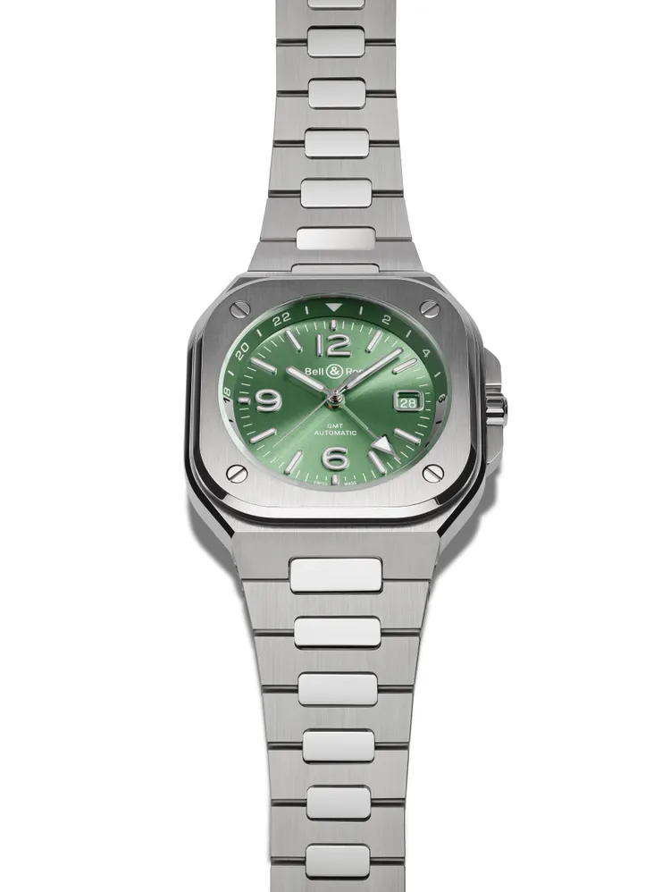 Bell & Ross BR-05 GMT Green Steel，41mm，不鏽鋼（緞面打磨及拋光）錶殼，鼠尾草綠太陽射線紋錶盤，不鏽鋼錶帶，BR-CAL.325-1 自動上鍊機芯，動力儲存54小時，防水深度100米，18萬8000元。品牌提供