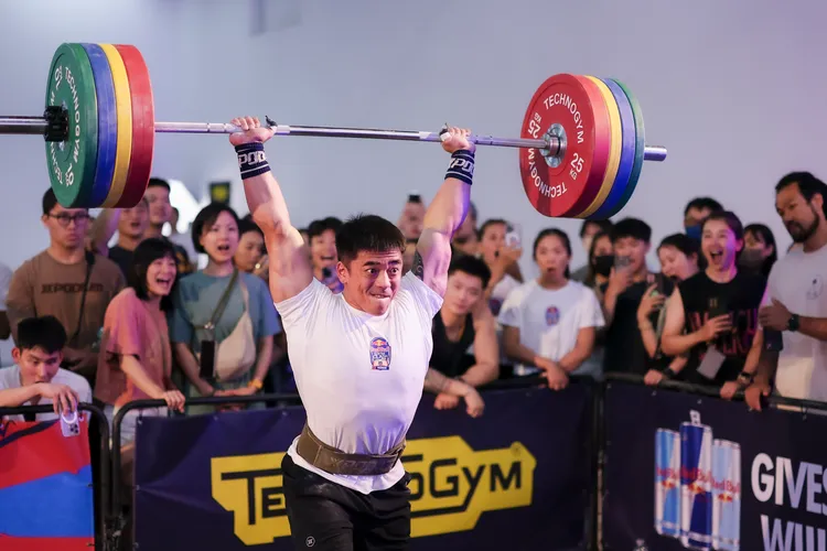 曾獲台灣混合式健身多項賽事冠軍選手朱宇森於 Red Bull Gym Clash 挺舉項目舉起160公斤，創下當日男子選手挺舉最重紀錄。Red Bull提供