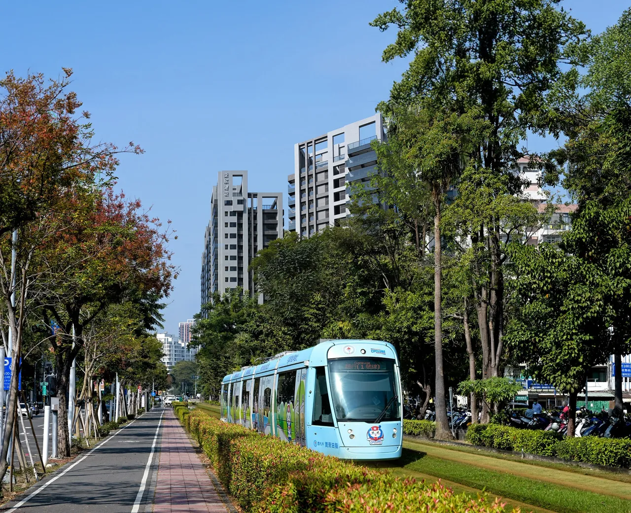 榮欣「上之城」周邊有多軌交會，生活圈擁有多座公園綠地屬景觀宅。榮欣建設提供