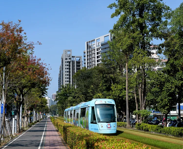 榮欣「上之城」周邊有多軌交會，生活圈擁有多座公園綠地屬景觀宅。榮欣建設提供