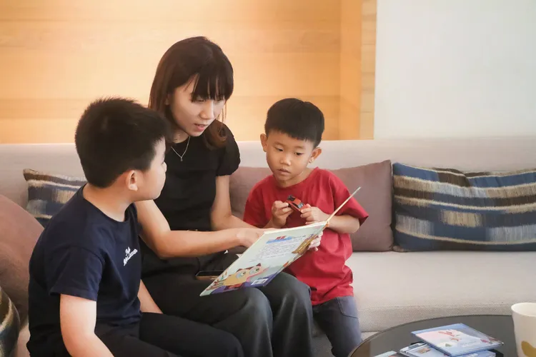 旅客預訂「夏日放電計畫START」高鐵聯票住房專案，享12歲以下孩童免費入住，並可提前預約限量Cozzi Kids兒童專屬備品。和逸飯店高雄中山館提供