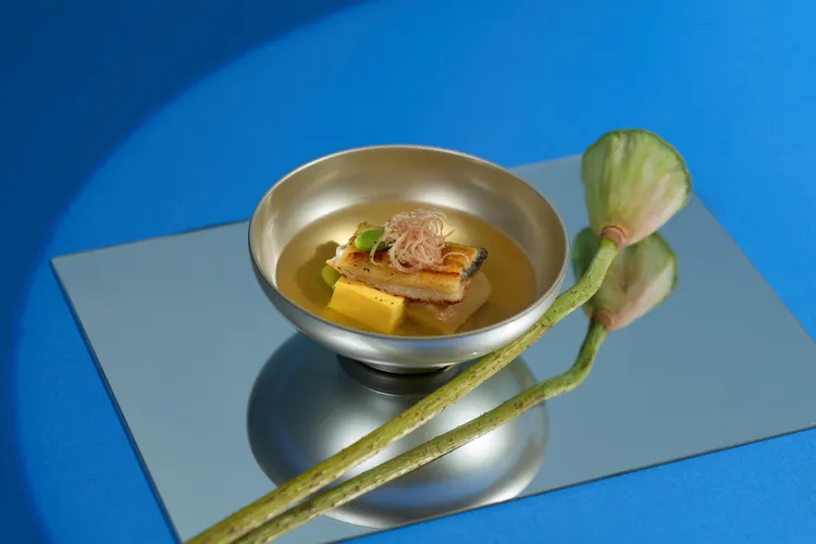 「吸物」釋出鰻魚自身的甘甜與香氣，既溫和滋補腸胃，又能幫身體帶走盛夏的沉悶熱意。日勝生加賀屋提供