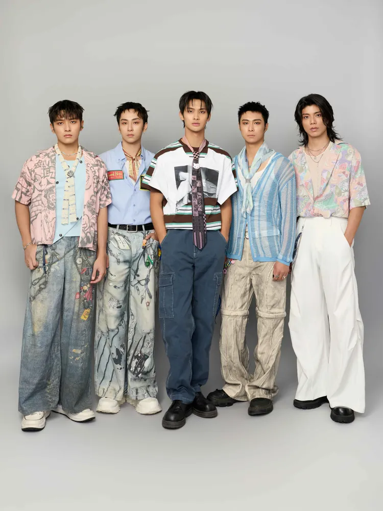 FEniX經歷3成員完成兵役，全員回歸。華納音樂提供