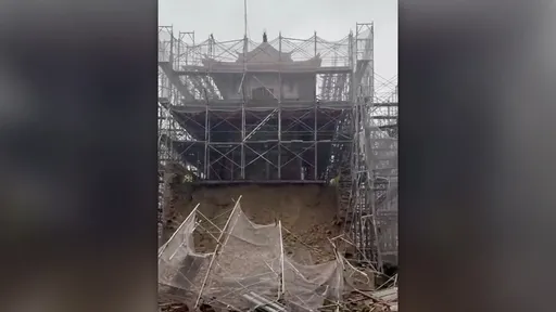 超大豪雨炸不停　台南東門城垮了！現場畫面曝光
