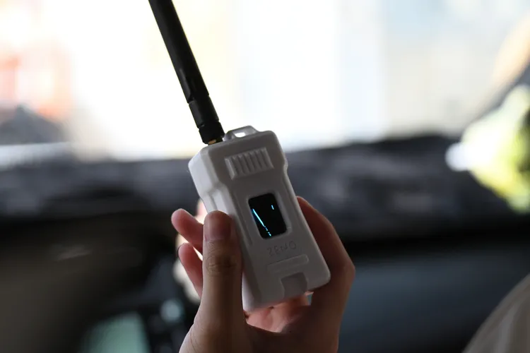 貢丸網團隊以手持 LoRa 通訊裝置進行實地測試，在手機斷訊情境下仍可傳遞災情訊息。台南市政府提供
