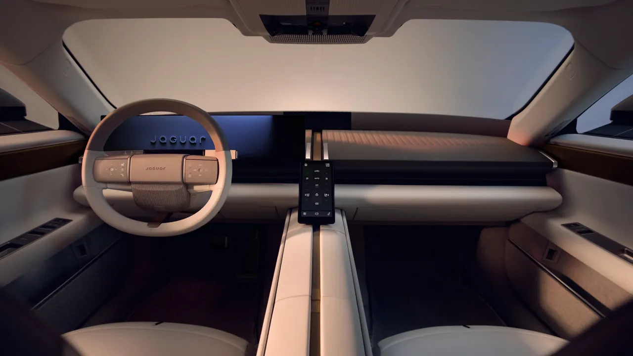 Jaguar Type 01首度揭示座艙設計　中央縱向中樞打造全新豪華座艙風格