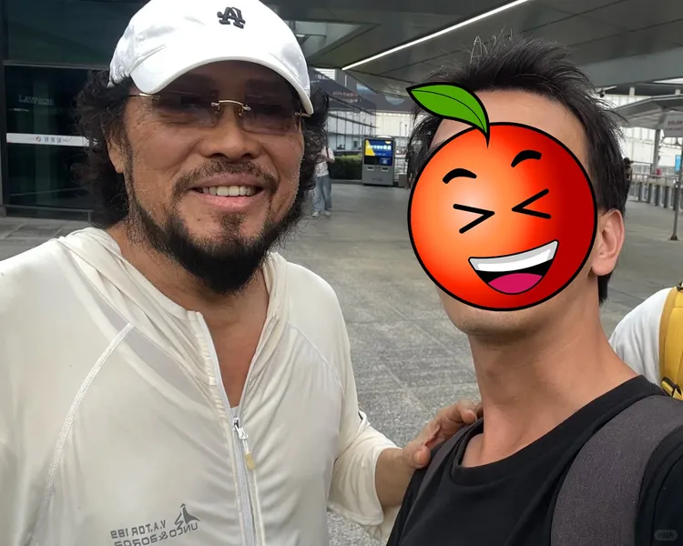 張菲對中國網友自我介紹是費玉清的哥哥。翻攝王徹不撤小紅書