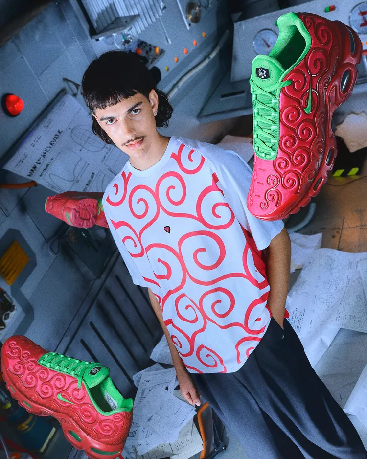 紅色款Nike Air Max Plus以手術果實為靈感。品牌提供