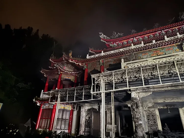 台北市指南宮慘遇大火，亟待重建。翻攝苗博雅臉書