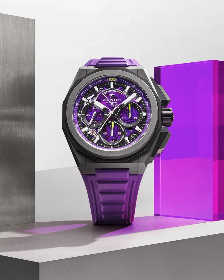 ZENITH DEFY Extreme Ultraviolet挑戰極限幻紫腕錶，45mm，微噴砂鈦金屬錶殼，染紫藍寶石錶盤，紫色橡膠錶帶（附微噴砂鈦金屬錶鍊及黑色Velcro魔鬼氈錶帶），El Primero 9004機芯，動力儲存50小時，防水深度200米，65萬1500元。品牌提供