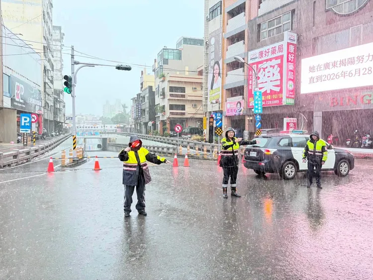彰化市多個地下道因積水封閉。翻攝「彰化縣媒體記者協會」臉書
